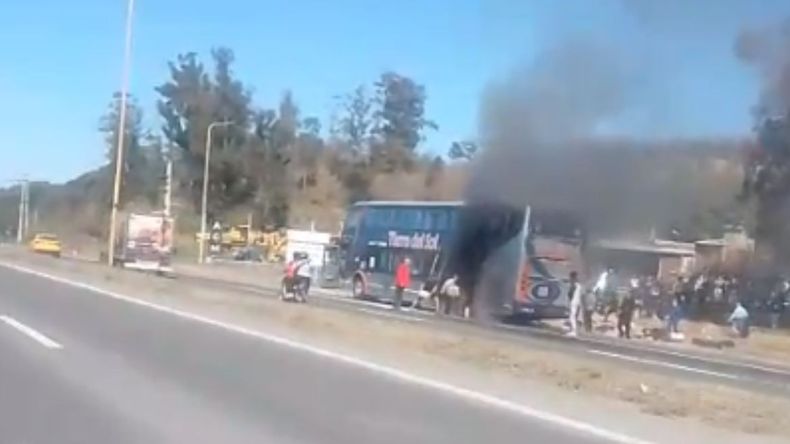 Incendio de un colectivo.