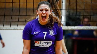 Camila Hiruela vuelve a jugar al vóley en Hungría