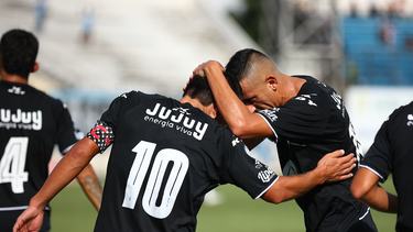 Gol de Luis Miguel Rodriguez a los 30´del primer tiempo