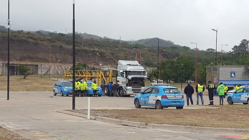 encontraron el camion que casi provoca una tragedia en la cuesta de lipan