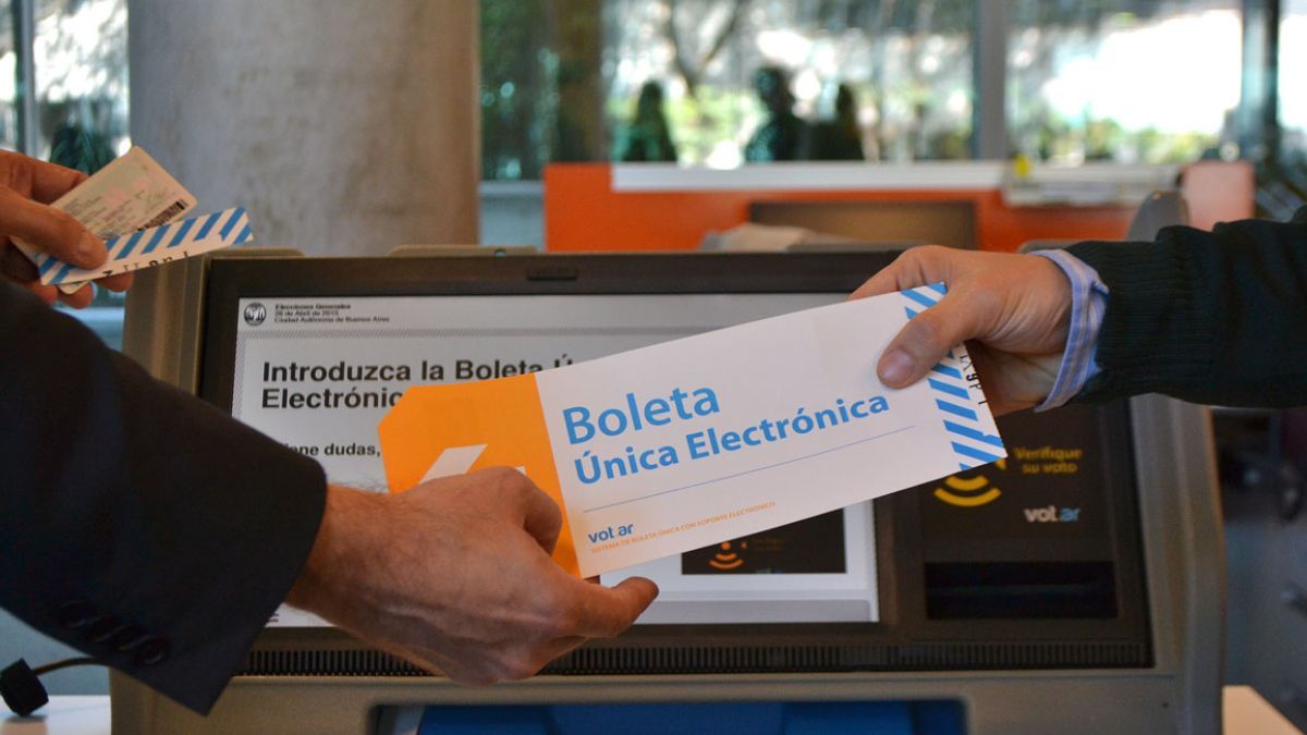 Salta podría dejar de usar el voto electrónico y volver a la boleta de papel