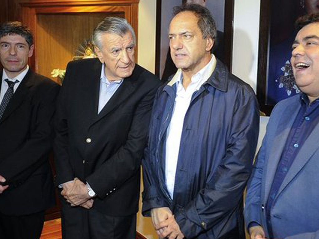 Gioja junto a Scioli