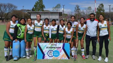 Campeonas provinciales de los Juegos Nacionales Evita en hockey.
