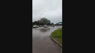 La curva de la muerte, otra vez en el centro de la escena por el agua sobre la calzada