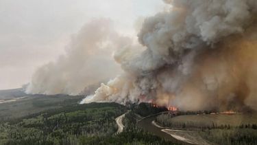 Existen más de 450 incendios activos, de los cuales 240 están fuera de control.&nbsp;