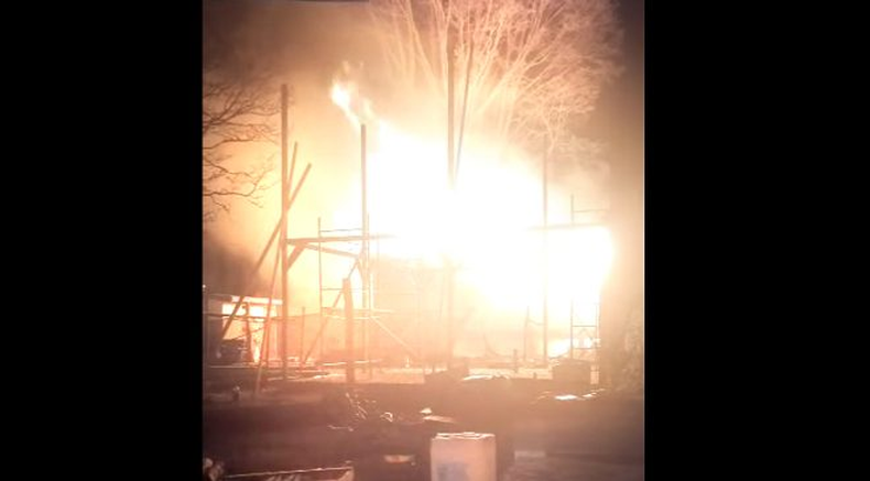 Incendio de la casa de la familia palpaleña Los padres fueron auxiliados por vecinos y trasladados de urgencia al Hospital Regional Ushuaia, donde permanecen en la Unidad de Terapia Intensiva
