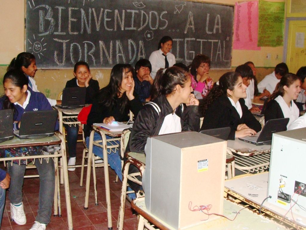 Alumnos con sus netbooks