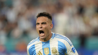 Con un doblete del Toro, La Selección Argentina ganó y terminó primera en su grupo