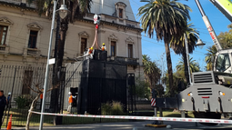 Trasladaron La Libertad y El Trabajo al Centro Cultural Lola Mora