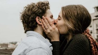 Día Internacional del Beso Robado.