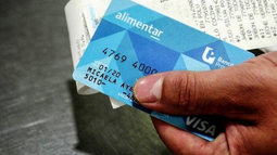 El refuerzo sobre la tarjeta alimentar de ANSES se pagará en dos cuotas -a cobrar en los meses de septiembre y octubre-
