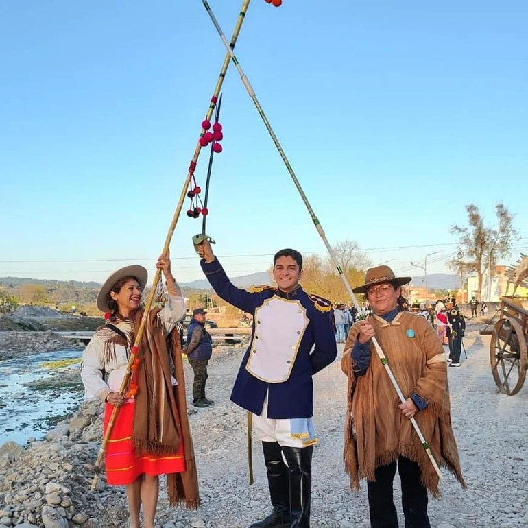 Lautaro Menacho es Manuel Belgrano en esta marcha evocativa.