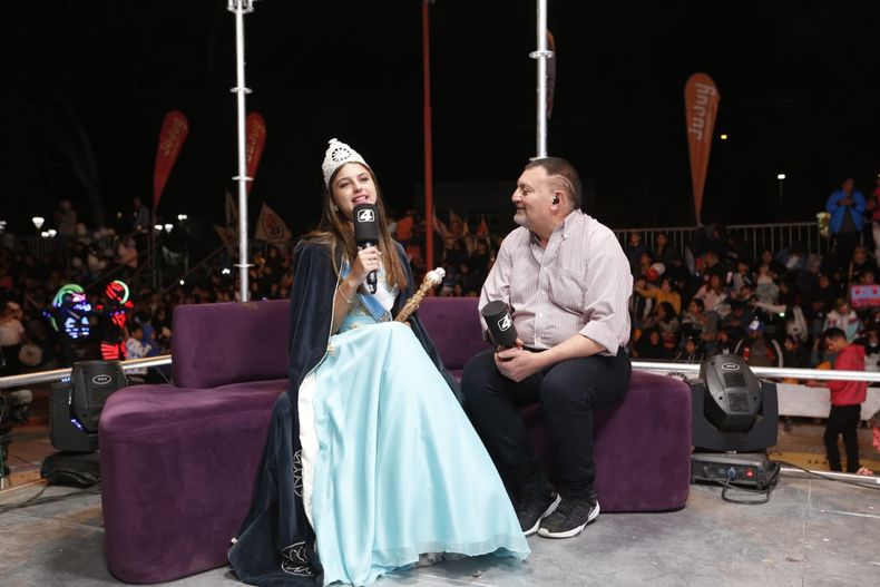 “Siempre se me cruzó en la cabeza poder salir representante. Es el sueño de cualquier chica. Pero todavía no caigo” dijo Tiziana Vignolles&nbsp; - Representante Nacional de los Estudiantes en la noche de entrega de premios de la FNE.