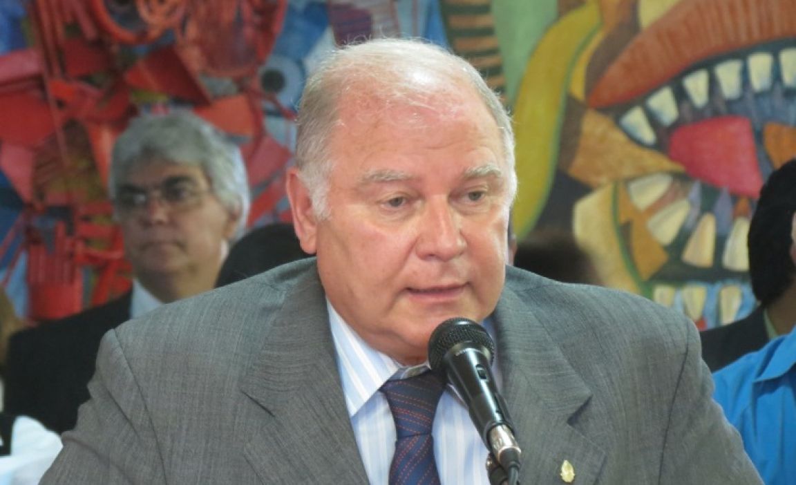 Dr. Guillermo Jenefes