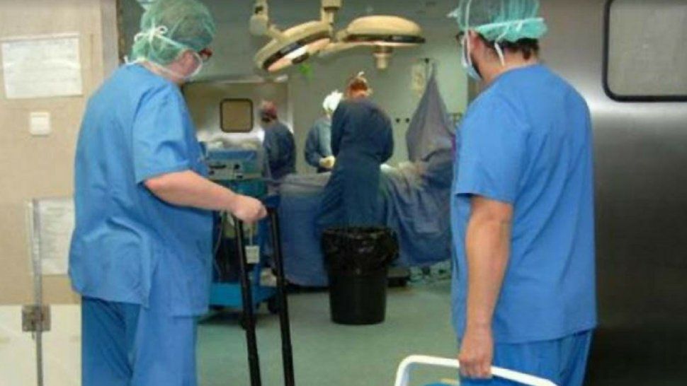 Su papá se convirtió en donante para una ablación multiple y ella lo despidió emocionada