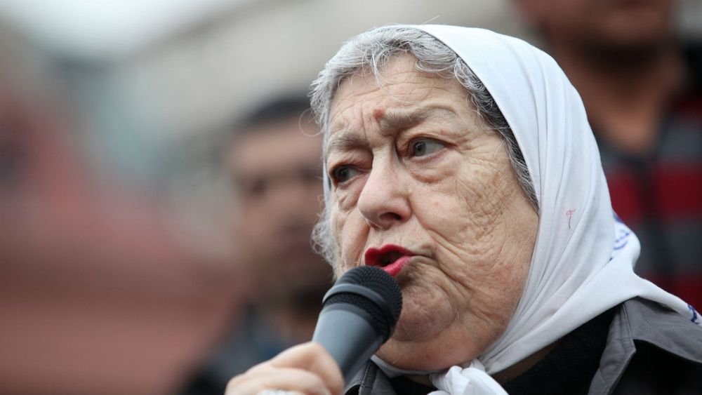 Allanaron la sede de Madres de Plaza de Mayo y Bonafini dijo que es ilegal