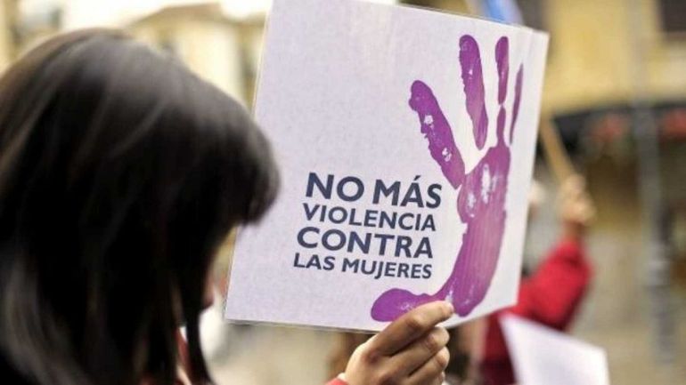 No más. Un cartel que exige que termine la violencia de género.