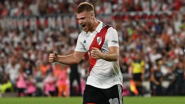 River Plate goleó a Godoy Cruz y se metió en la pelea