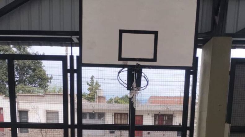 Vandalismo en el multiespacio del barrio Santa Rita.