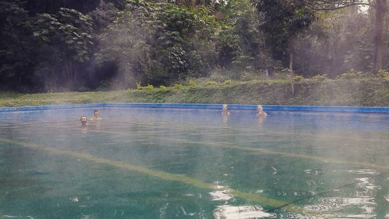 Esta ubicado a 40 km. de Libertador General San Martín y de la entrada al Parque Nacional Calilegua por la Ruta Nacional 34 (la cual está siendo pavimentada en un tramo a la altura de San Pedro de Jujuy)  y luego por la Ruta Provincial Nº 1, todo pavimentado.