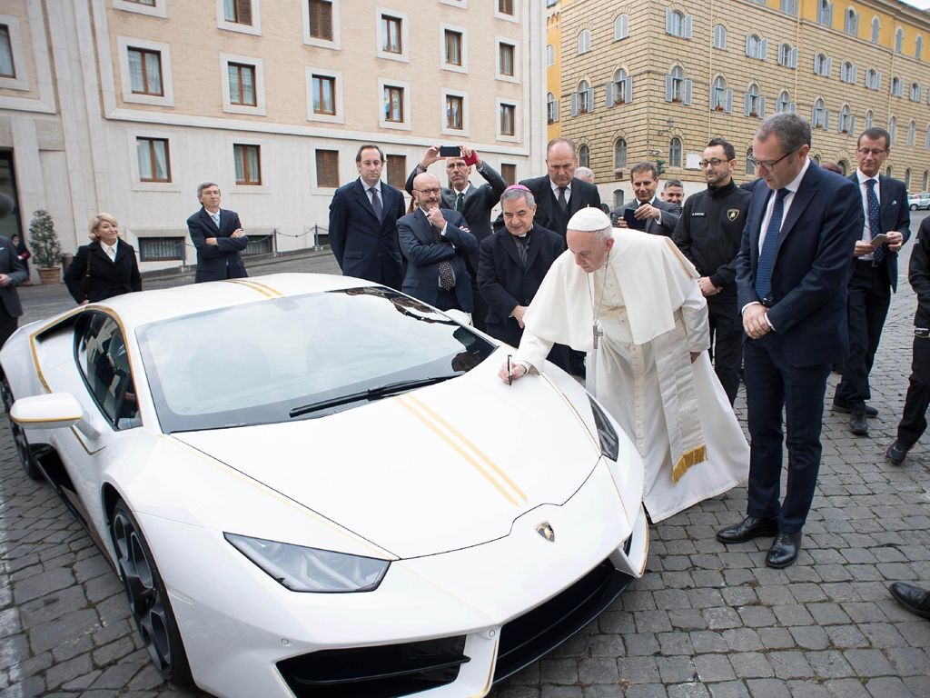 El Papa firmó el auto