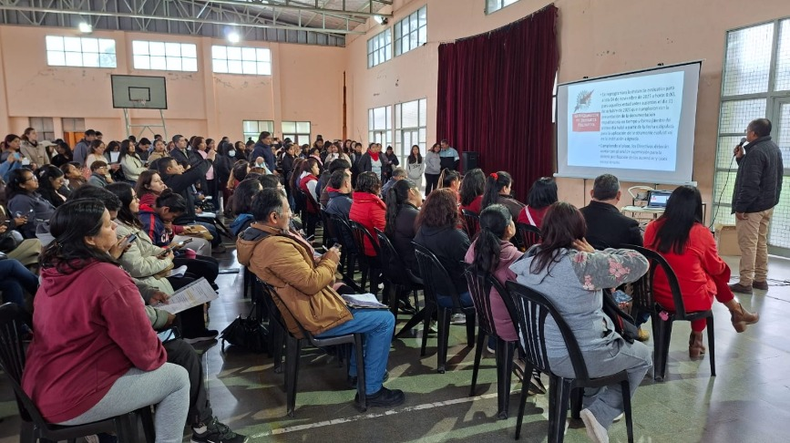 Ingreso a primer año: la EET de Palpalá realizó una reunión informativa previa al examen Ingreso a primer año: la EET de Palpalá realizó una reunión informativa previa al examen