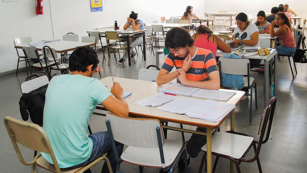 Ingresoa la UNJu para mayores de 25 años sin estudios completos