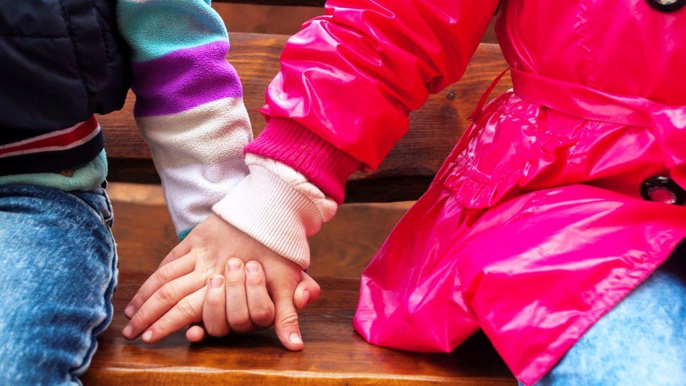 Dos hermanos esperan que alguien los adopte para no ser separados