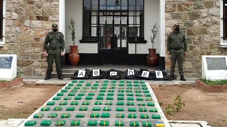 Miembros de una organización narco trasladaban 123 kilos de cocaína por la ruta 40, en La Quiaca. /Foto: Prensa Gendarmería