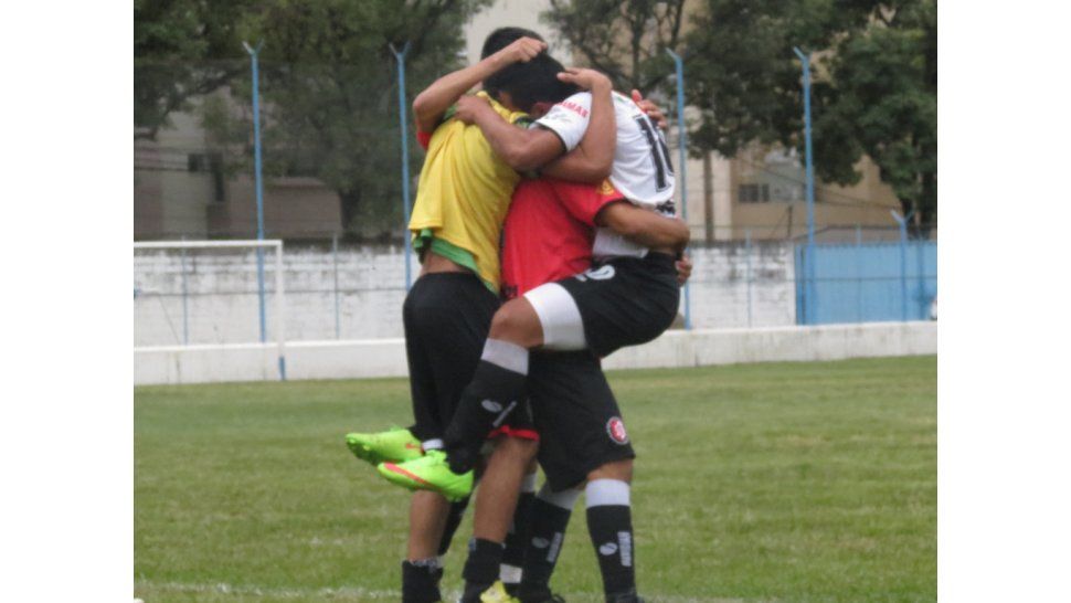 Festejo de Sportivo Guzmán