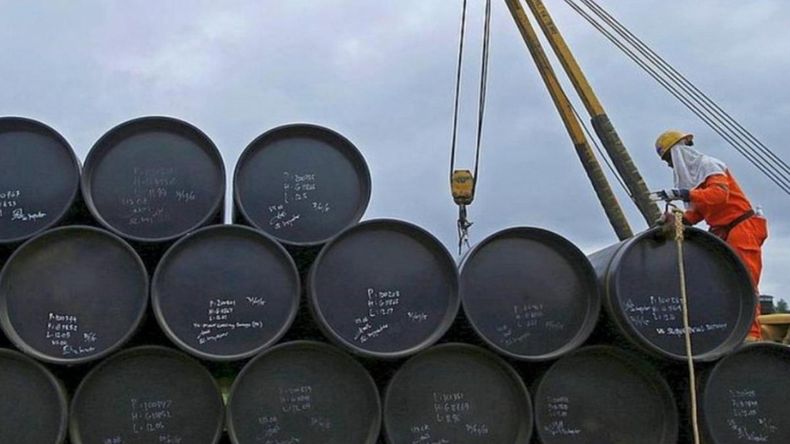 El precio del petróleo volvió a subir este jueves tras el discurso de Donald Trump sobre Irán pasando los US$ 107 y reavivó la preocupación en los mercados.&nbsp;