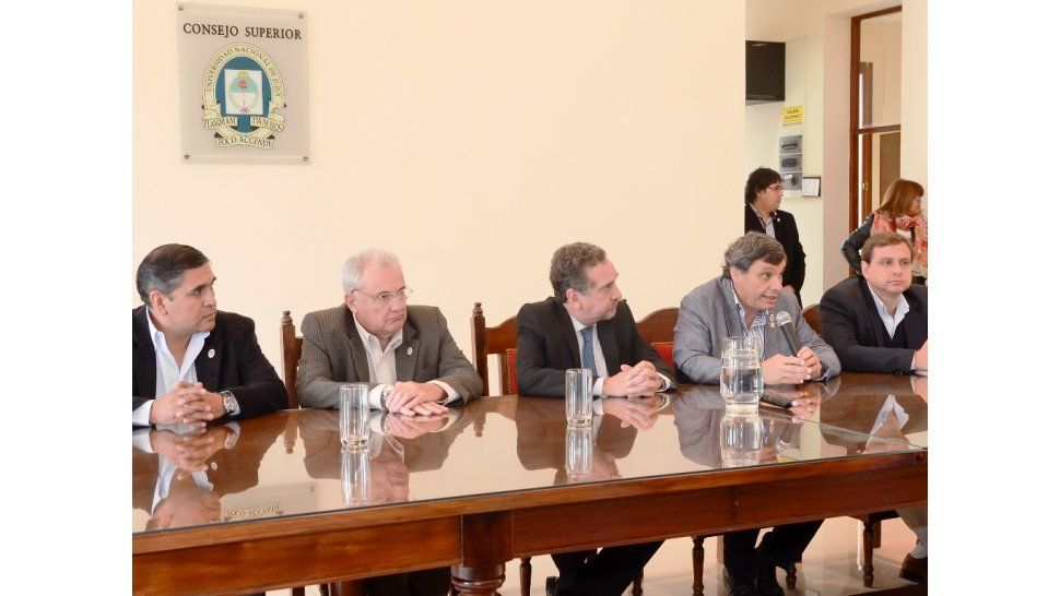 Debate en la UNJu