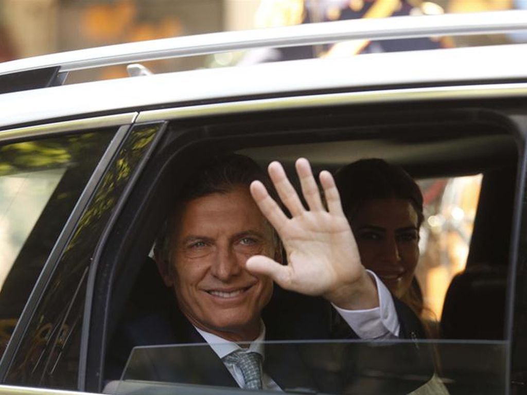 Macri saluda
