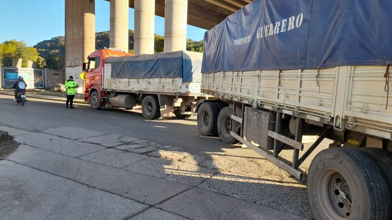 Desvío en el tránsito sobre Ruta Provincial 2, a la altura del Puente Paraguay