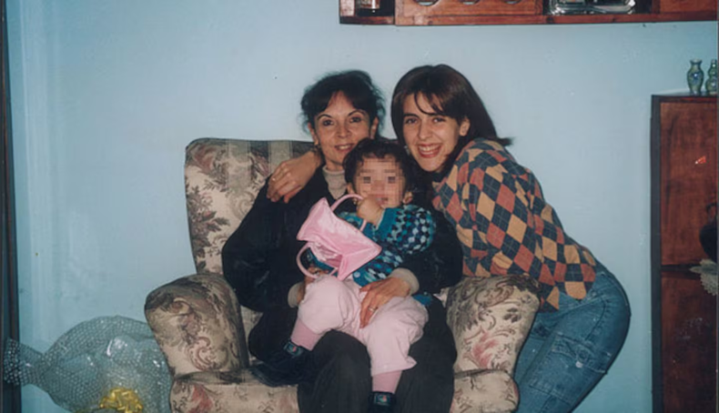 UNIDAS. Marita Verón junto a su mamá y su hija.