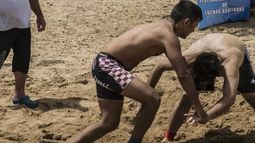 Un jujeño al mundial de luchade playa (Foto ilustrativa)