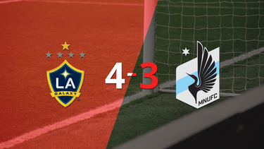 Billy Sharp anota hat-trick en el triunfo 4-3 de LA Galaxy ante Minnesota United