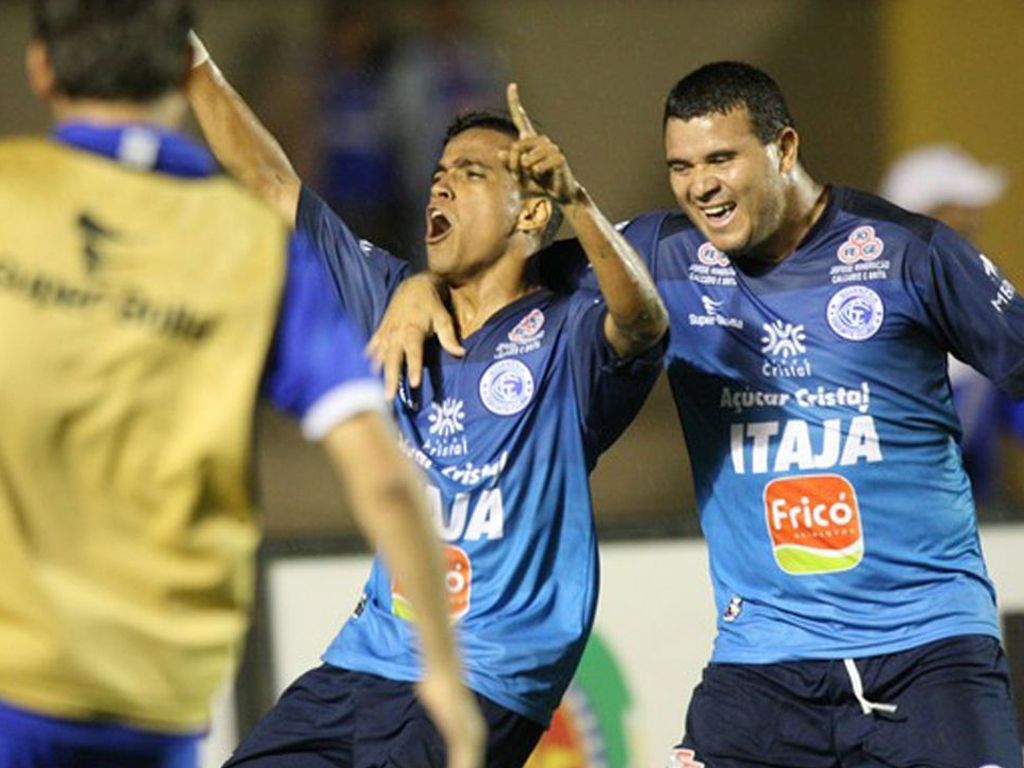 Wendell Lira festeja su gol