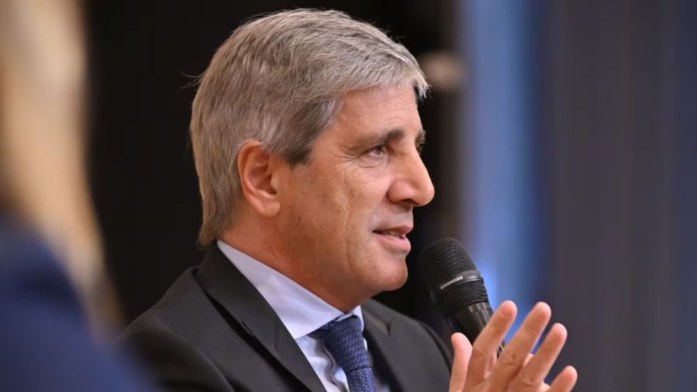 Luis Caputo descartó que el nuevo esquema cambiario acelere la inflación y anticipó cómo comprará reservas. Luis Caputo descartó que el nuevo esquema cambiario acelere la inflación y anticipó cómo comprará reservas.