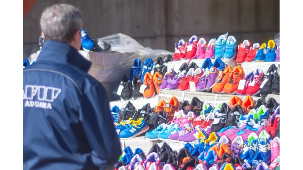 donacion de zapatillas de reconocida marca: quienes la reciben