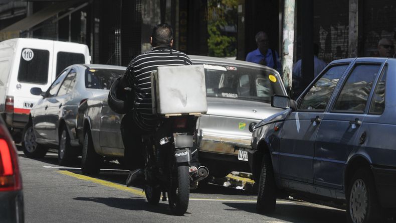 Multa por no usar casco (Foto ilustrativa)