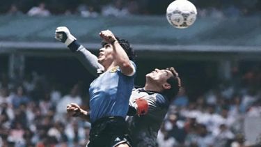 Subastarán la legendaria pelota con la que Maradona le hizo los dos goles a Inglaterra en el Mundial 1986.