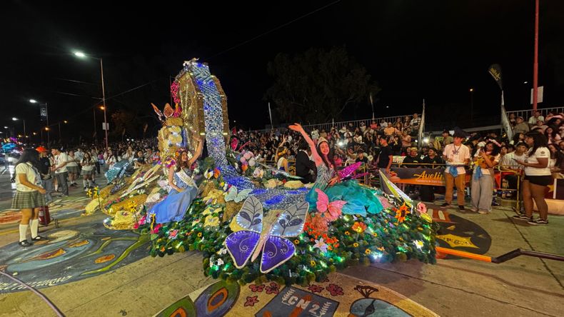 Desfile de carrozas del Grupo 1
