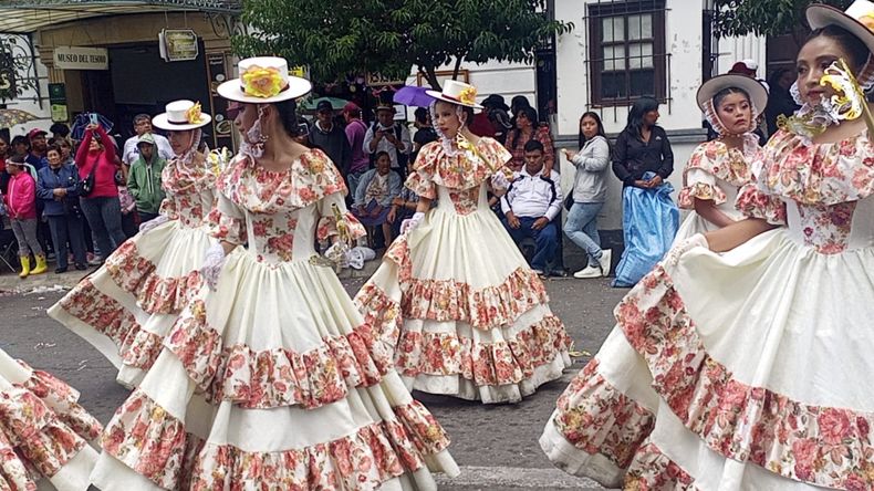 El sitio de turismo de Bolivia informa de los distintos carnavales que se celebran en ese país.&nbsp;