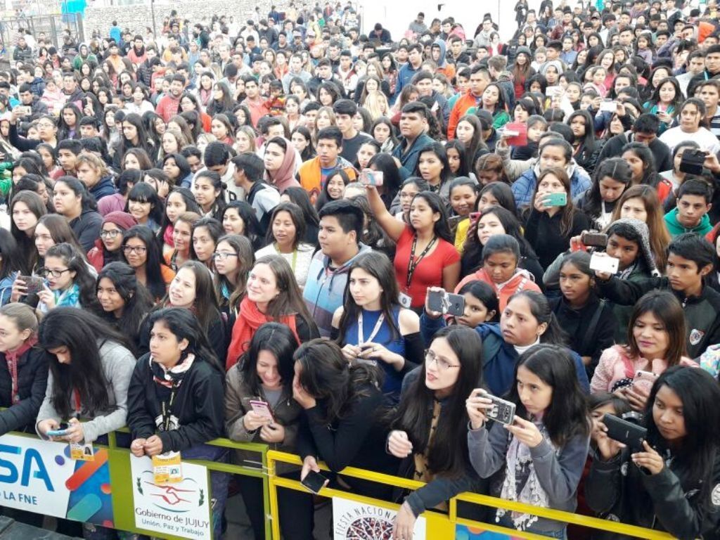 Jóvenes en el Fan Fest