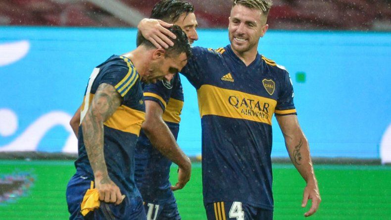 Apareció Tevez y Boca le ganó al Inter en Porto Alegre