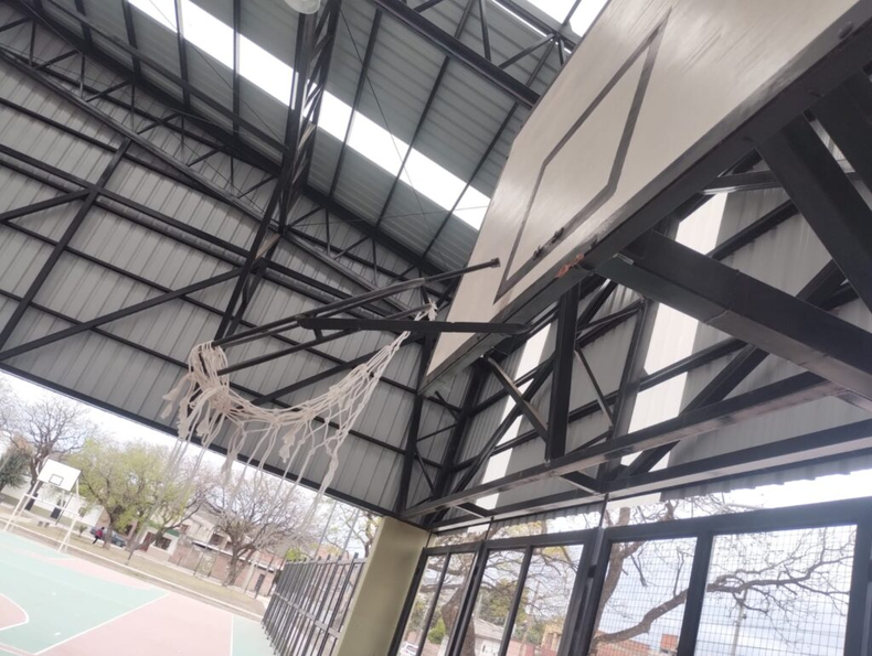Vandalismo en el multiespacio del barrio Santa Rita.