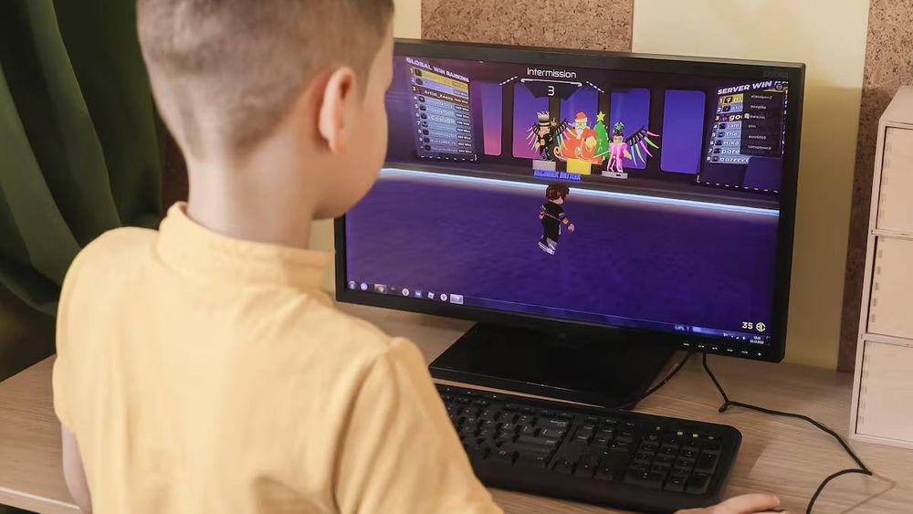 Roblox: juego, chat, riesgos y límites