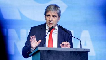 El ministro de Economía, Luis Caputo, habló ante empresarios en el 21° Simposio del IAEF.
