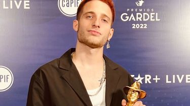 Wos se llevó el premio Carlos Gardel de oro.